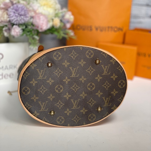 🎉SOLD 🎉Bucket GM (Large) Bag - Picture 9 of 14